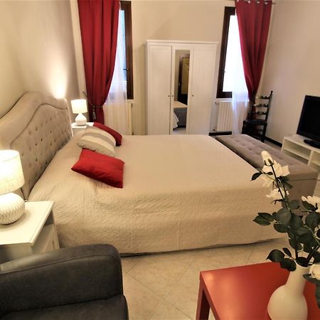 Central And Spacious Apartment เวนิส ภายนอก รูปภาพ
