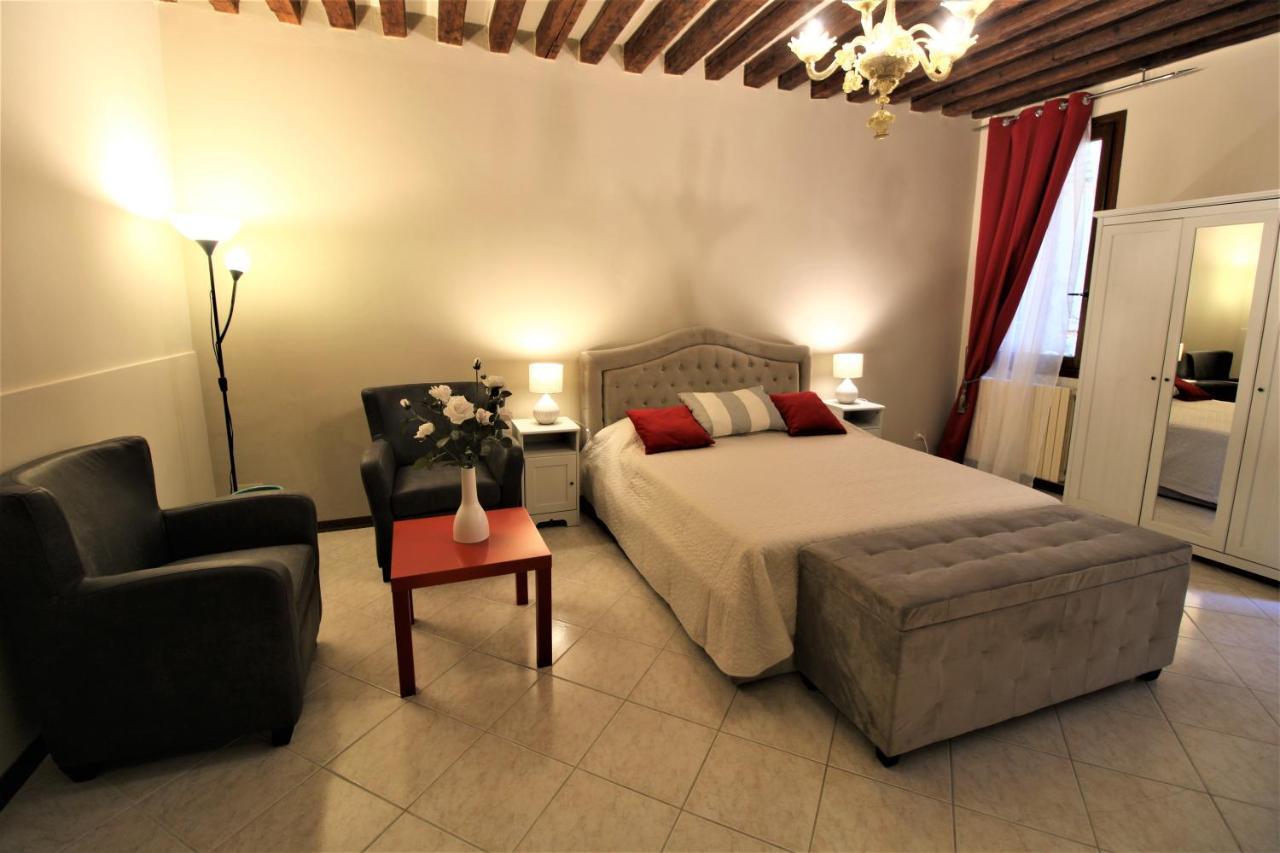 Central And Spacious Apartment เวนิส ภายนอก รูปภาพ
